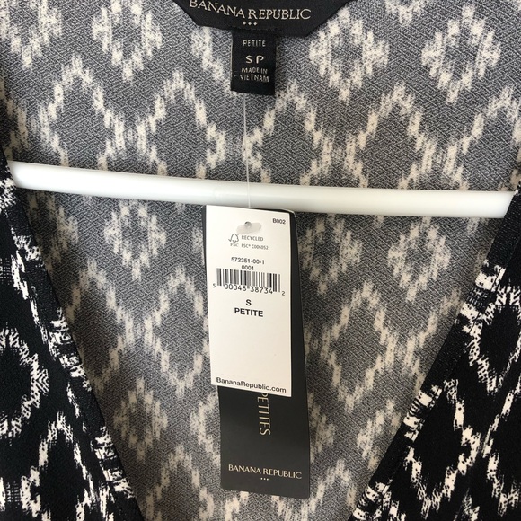 Banana Republic S Petit black and white jumpsuit. Short sleeve with pockets! - Picture 7 of 9